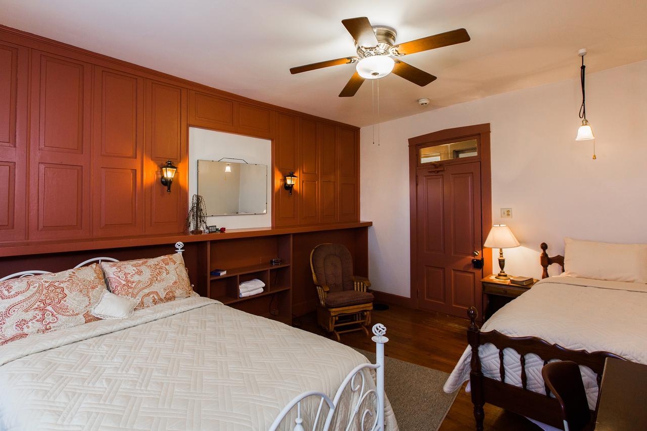 Red Rose Bed & Breakfast Smoketown  Экстерьер фото